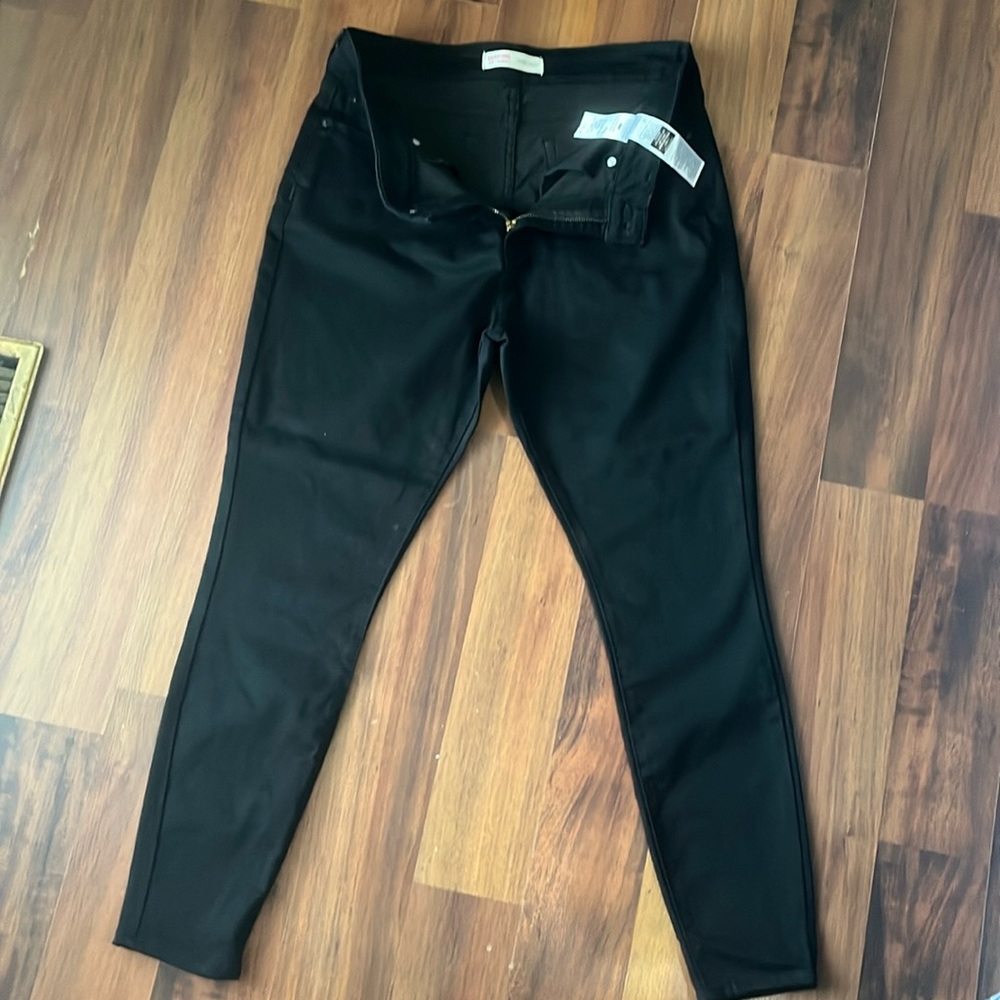 Levi 12S Black